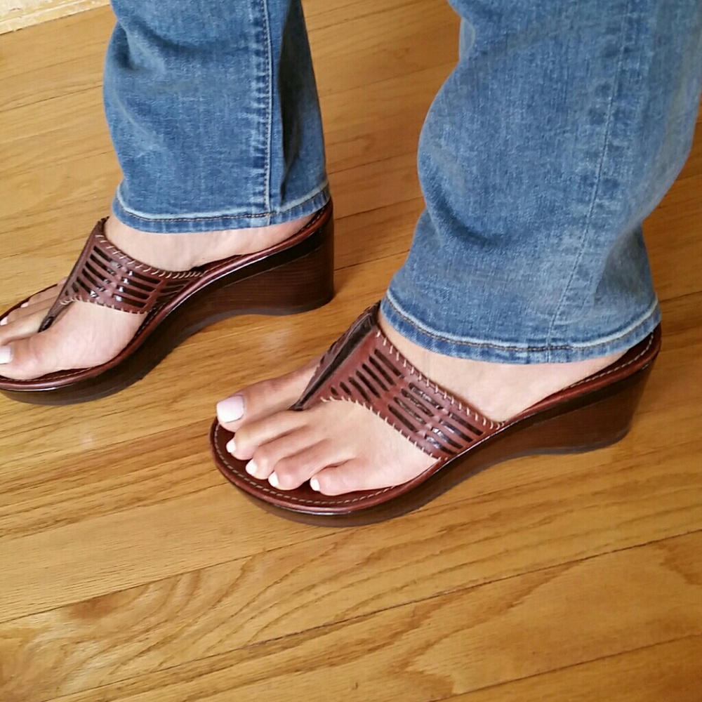 Cole Haan women's size 10 thong heels